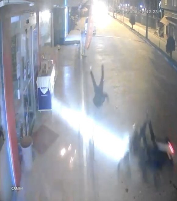 OSMANİYE’DE MOTOSİKLET KAZASI KAMERADA