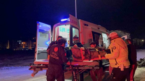 DİREKSİYON HAKİMİYETİNİ KAYBEDEN ALKOLLÜ SÜRÜCÜ YARALANDI