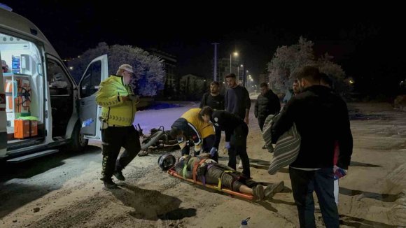 DİREKSİYON HAKİMİYETİNİ KAYBEDEN ALKOLLÜ SÜRÜCÜ YARALANDI