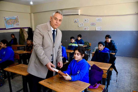 ÖĞRENCİLERE KUR’AN-I KERİM HEDİYE EDİLDİ