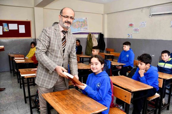 ÖĞRENCİLERE KUR’AN-I KERİM HEDİYE EDİLDİ