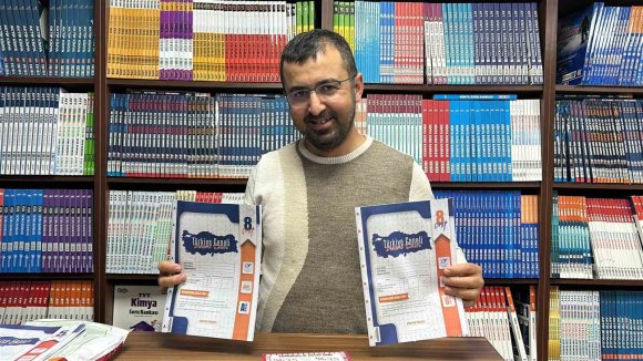 HATAY’DA DEPREMZEDE ÖĞRENCİLERE 8 BİN ÜCRETSİZ DENEME KİTAPÇIĞI DAĞITILDI