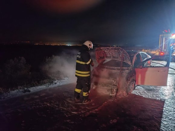 SEYİR HALİNDEKİ OTOMOBİL ALEVLERE TESLİM OLDU