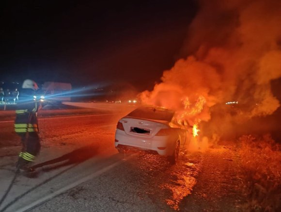 SEYİR HALİNDEKİ OTOMOBİL ALEVLERE TESLİM OLDU