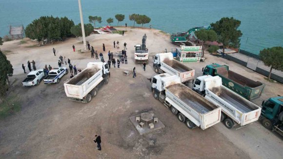 ADANA’DA YIKIM GERGİNLİĞİ BİTTİ: KEPÇELER YIKIMA BAŞLADI