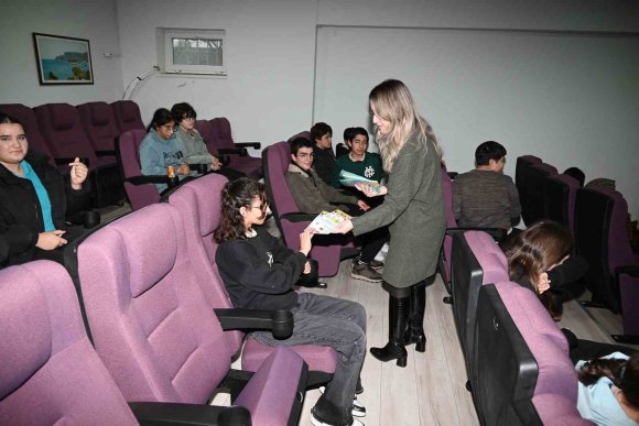 ÇEVRE DEDEKTİFİ MASKOT KEREM İŞ BAŞINDA