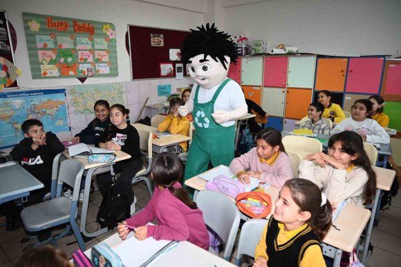 ÇEVRE DEDEKTİFİ MASKOT KEREM İŞ BAŞINDA