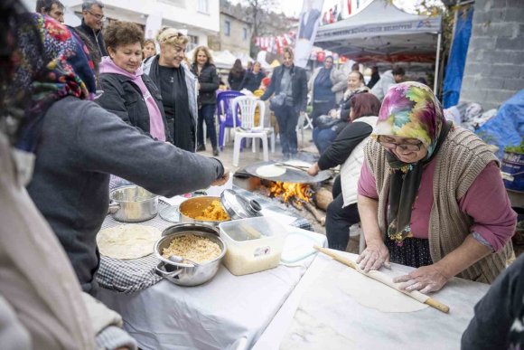 MERSİN’DE KIRSAL MAHALLE BULUŞMALARI KADIN EMEĞİNİ ÇAMLIYAYLA’DA BULUŞTURDU