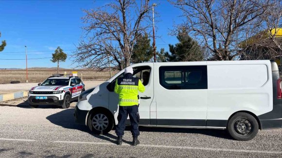 BURDUR’DA JANDARMADAN TRAFİK DENETİMİ: 502 ARAÇ VE SÜRÜCÜSÜNE PARA CEZASI