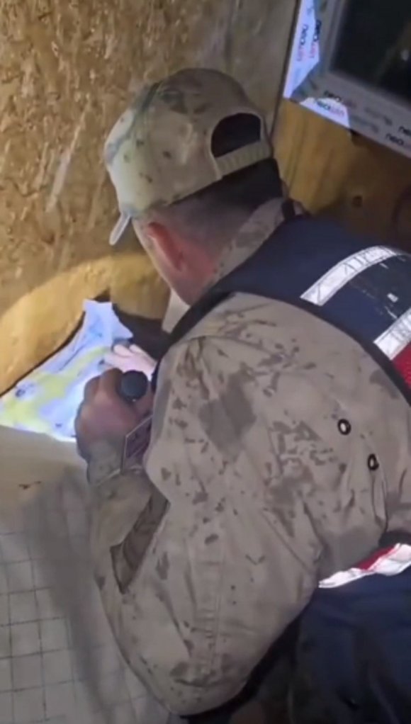 EVDEKİ EŞYALARIN İÇİNDEN UYUŞTURUCU ÇIKTI