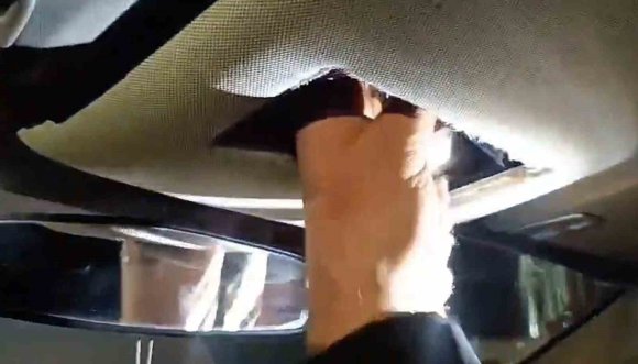 HATAY’DA KAÇAKÇILIK OPERASYONU: OTOMOBİLİN HER YERİNDEN TELEFON VE ELEKTRONİK SİGARA FIŞKIRDI