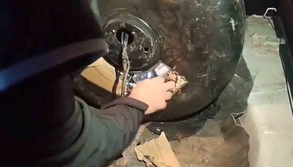 HATAY’DA KAÇAKÇILIK OPERASYONU: OTOMOBİLİN HER YERİNDEN TELEFON VE ELEKTRONİK SİGARA FIŞKIRDI