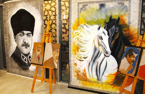 KAHRAMANMARAŞ’TA HALIDAN TUVALE UZANAN SERGİ YOLCULUĞU