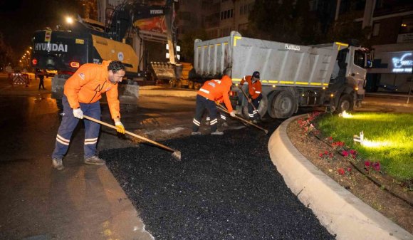 MERSİN’DE ASFALT MESAİSİ GECEYE TAŞINDI