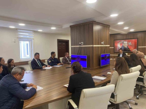 BOZYAZI’DA ’KADINA YÖNELİK ŞİDDET VE BAĞIMLILIKLA MÜCADELE’ TOPLANTISI