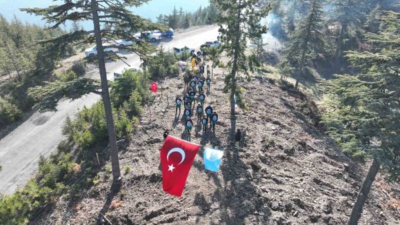 FEKE’DE BİR TON TOHUM TOPRAKLA BULUŞTU