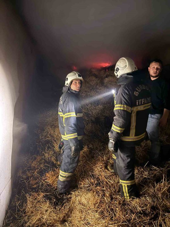 BURDUR’DA ÇIKAN YANGINDA 2 BİNE YAKIN SAMAN BALYASI ZARAR GÖRDÜ