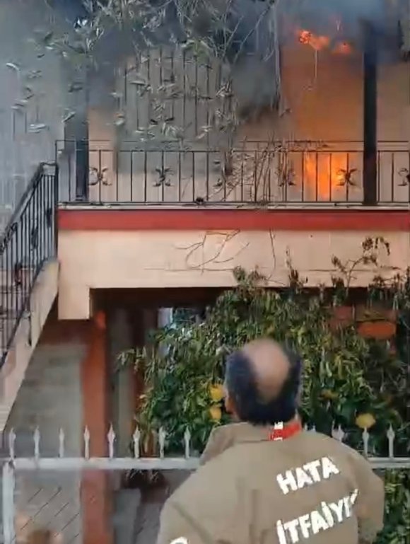 SAMANDAĞ’DA EV YANGINI