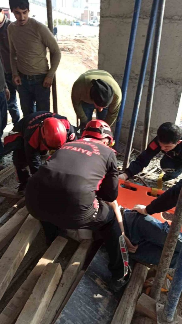 İNŞAATTAN DÜŞEN İŞÇİ YARALANDI