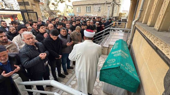 KAZADA ÖLEN NİŞANLI ÇİFT YAN YANA TOPRAĞA VERİLDİ