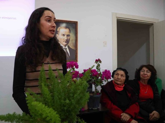 BÜYÜKŞEHİR BELEDİYESİNDEN, YAŞ ALMIŞ BİREYLERE EVDE ÇİÇEK YETİŞTİRİCİLİĞİ EĞİTİMİ