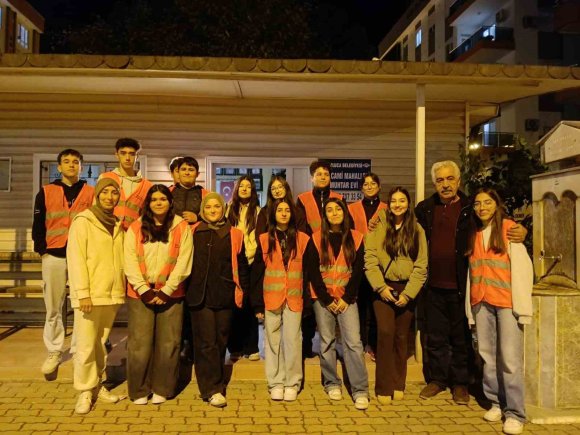 KUMLUCA’DA LİSE ÖĞRENCİLERİ 10 YILDIR YARDIMLAŞMA DUYGUSUNU CANLI TUTUYOR