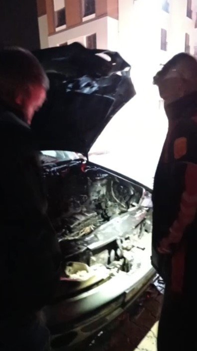 OSMANİYE’DE PARK HALİNDEKİ OTOMOBİLDE YANGIN