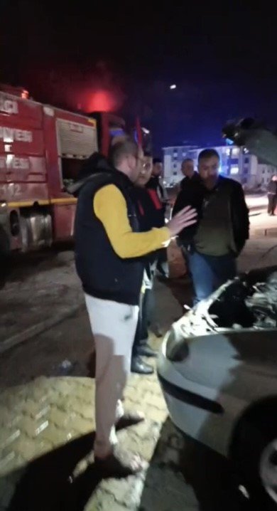 OSMANİYE’DE PARK HALİNDEKİ OTOMOBİLDE YANGIN