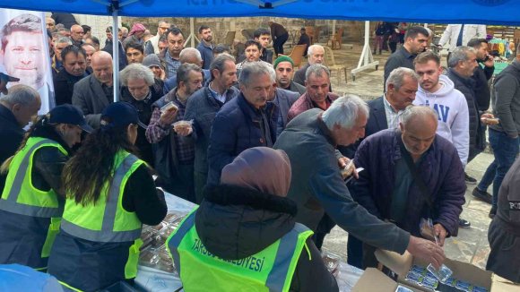 TARSUS’TA ŞEHİTLER İÇİN HELVA İKRAMI