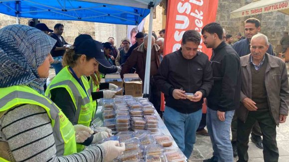 TARSUS’TA ŞEHİTLER İÇİN HELVA İKRAMI