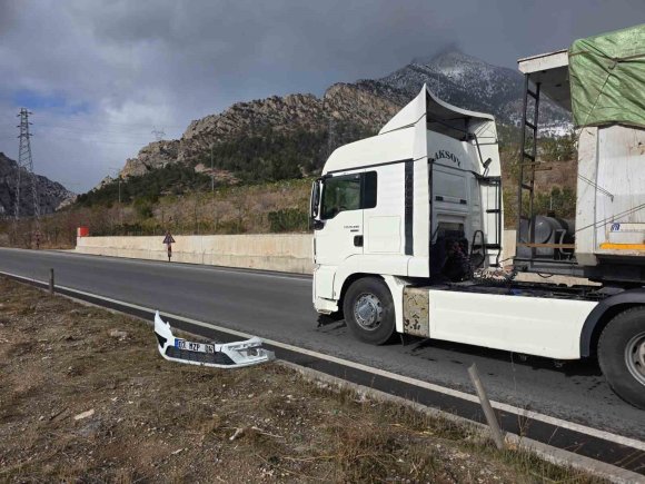 OTOMOBİL İLE TIR ÇARPIŞTI