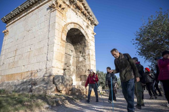TARİHİ KİLİKYA YOLU YÜRÜYÜŞÜ DOĞA VE TARİH TUTKUNLARINI BULUŞTURDU