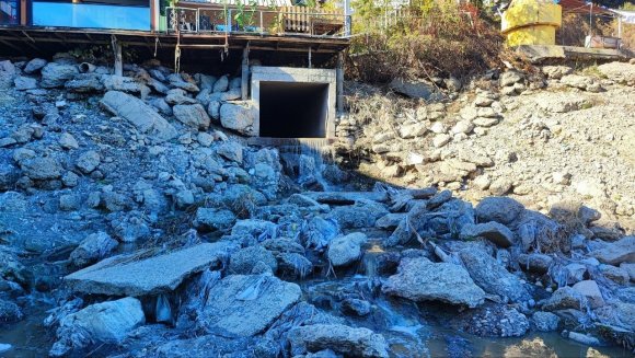 KURAKLIK NEDENİYLE SEYHAN NEHRİ’NE SU VERİLMEYİNCE ATIK SU GERÇEĞİ ORTAYA ÇIKTI