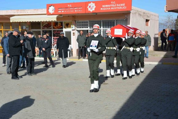 KIBRIS GAZİSİ EMEKLİ ASTSUBAY ASKERİ TÖRENLE SON YOLCULUĞUNA UĞURLANDI