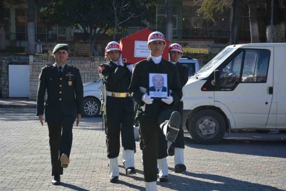 KIBRIS GAZİSİ EMEKLİ ASTSUBAY ASKERİ TÖRENLE SON YOLCULUĞUNA UĞURLANDI