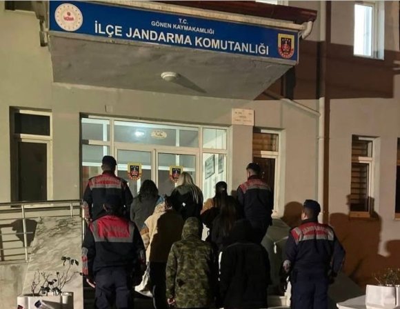 ISPARTA’DA DÜZENSİZ GÖÇ VE GÖÇMEN KAÇAKÇILIĞINA YÖNELİK KONTROLLERDE 5 YABANCI UYRUKLU ŞAHIS YAKALANDI