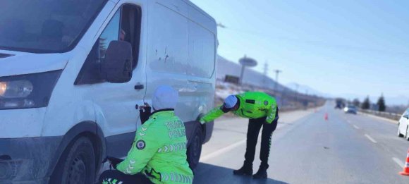 KAHRAMANMARAŞ’TA KIŞ LASTİĞİ UYGULAMASI