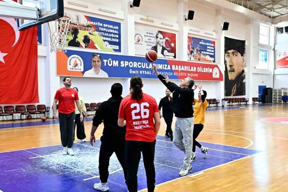MURATPAŞA BELEDİYESİ, AMATÖR SPORA 1.5 MİLYON TL DESTEK SAĞLIYOR