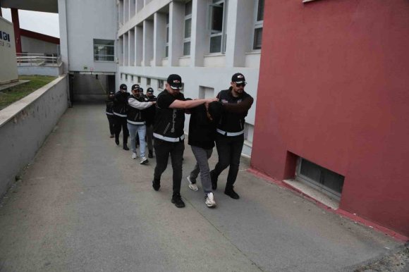 TUTUKLANAN SUÇ ÖRGÜTÜ ÜYELERİ 19 YAŞINDAKİ GENCİ DE ÖLDÜRMÜŞ