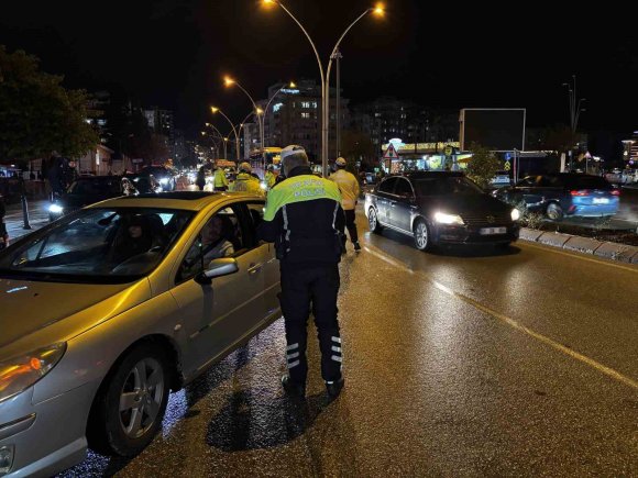 ADANA’DA "YILBAŞI HUZUR VE GÜVEN" UYGULAMASI