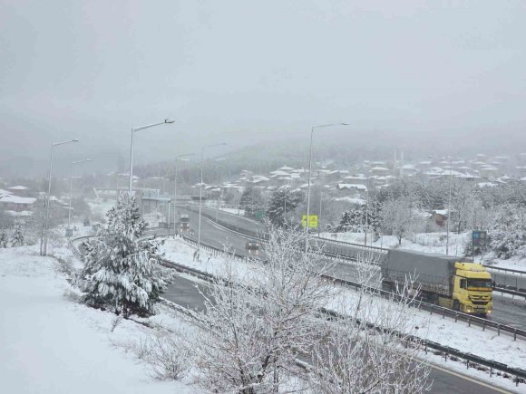 POZANTI’DA KAR YAĞIŞI ETKİLİ OLDU