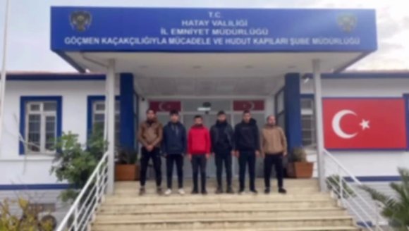 HATAY’DA ARAÇTA 6 KAÇAK GÖÇMEN YAKALANDI