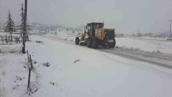 SİLİFKE’NİN KIRSALINDA KARLA MÜCADELE