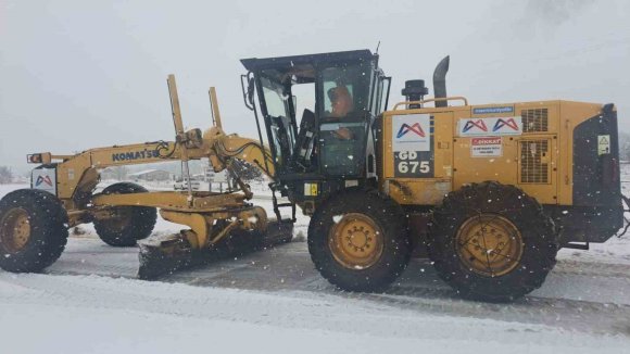 SİLİFKE’NİN KIRSALINDA KARLA MÜCADELE