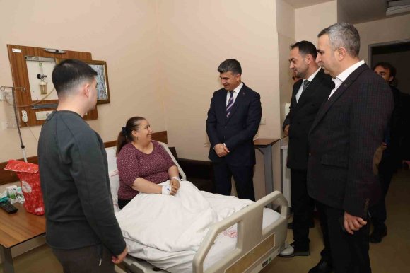 ŞENER, YENİ YIL GECESİNDE KAMU ÇALIŞANLARIYLA BULUŞTU