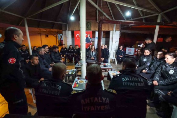 BAŞKAN VEKİLİ ÖZDEMİR, 2026 YILINI İTFAİYE PERSONELİ İLE KARŞILADI