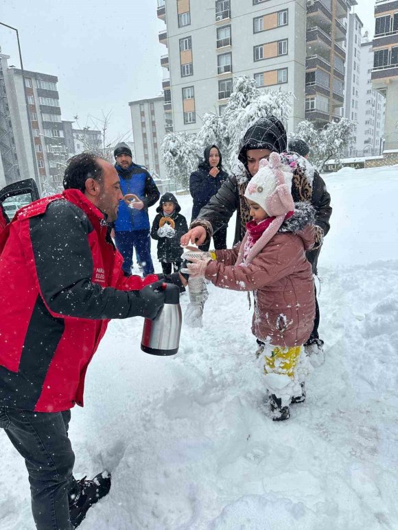 ONİKİŞUBAT’TA SOĞUĞA KARŞI SICAK DAYANIŞMA