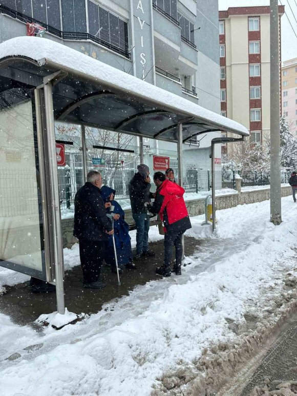 ONİKİŞUBAT’TA SOĞUĞA KARŞI SICAK DAYANIŞMA