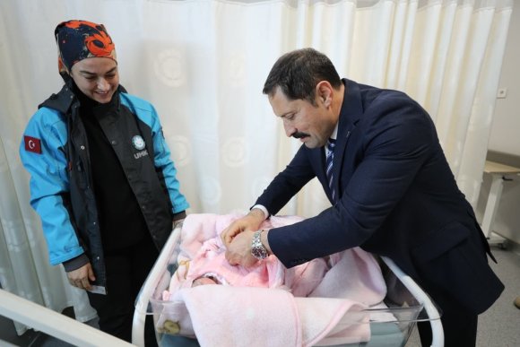 HATAY’DA YENİ YILIN İLK BEBEĞİ ‘SULTAN NARE’ OLDU