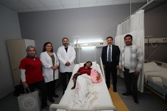 HATAY’DA YENİ YILIN İLK BEBEĞİ ‘SULTAN NARE’ OLDU